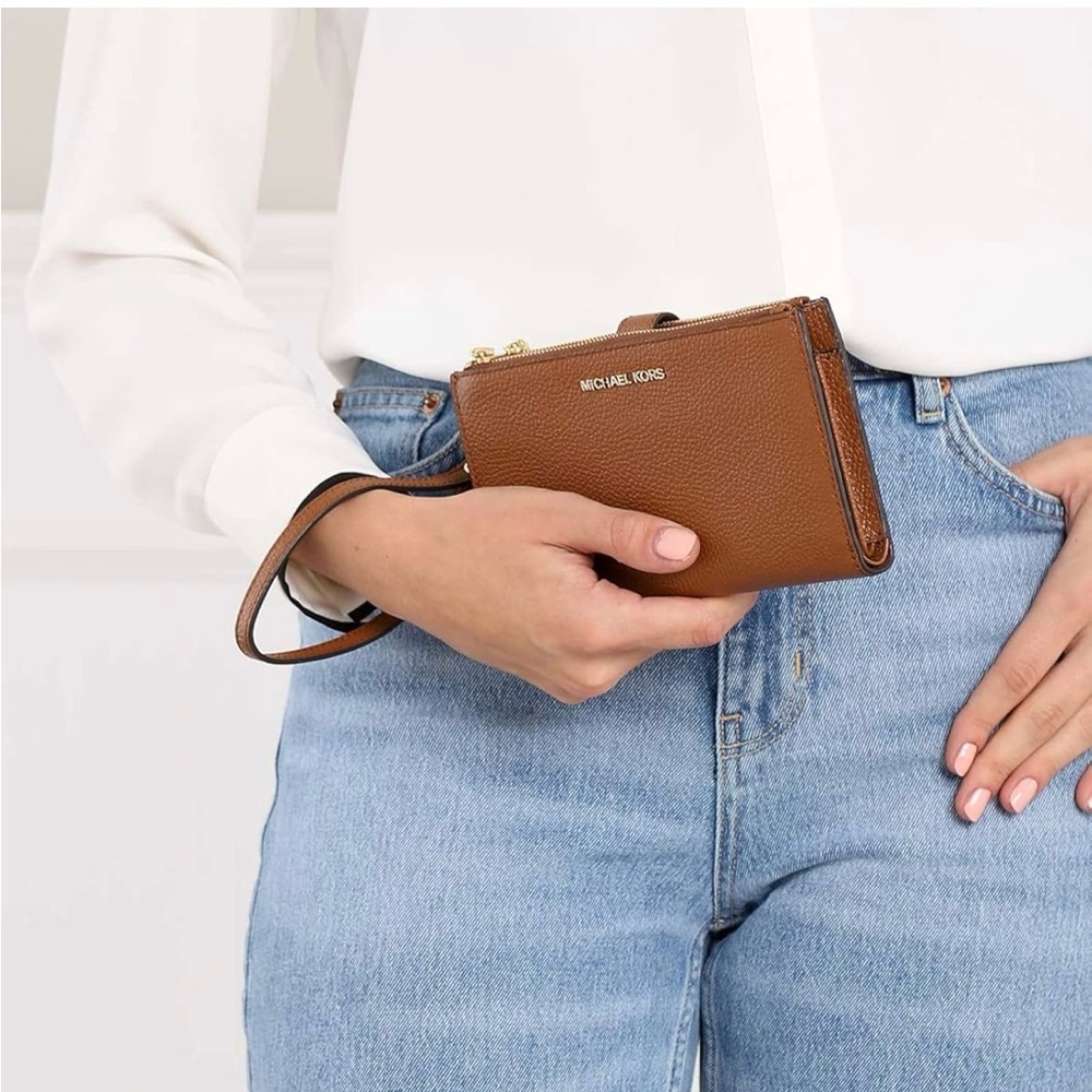Michael Kors wristlet - Picture 2 of 10